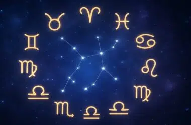 Illustration des douze signes du zodiaque avec une ambiance céleste et symbolique, représentant l’impact inconscient des signes astrologiques sur les relations amoureuses.